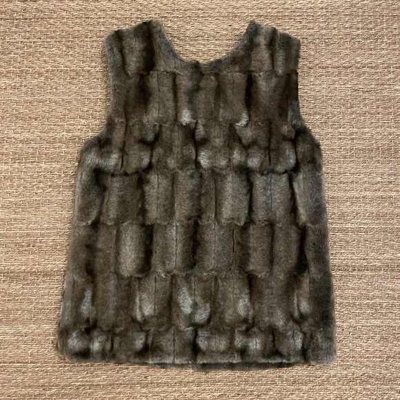 Amy Matteo faux fur vest - Picture 3 of 3